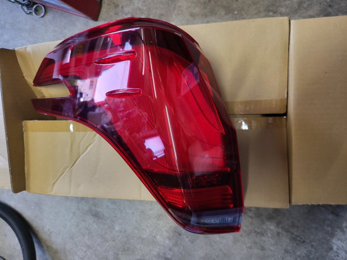 美品 アルファード 30 後期 純正 テールランプ 左 左側 KOITO 58-75