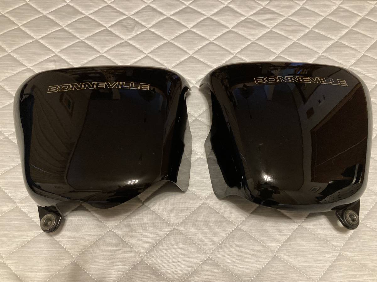 TRIUMPHト ライアンフ ボンネビル 純正 サイドカバー サイドカウル 左右セット