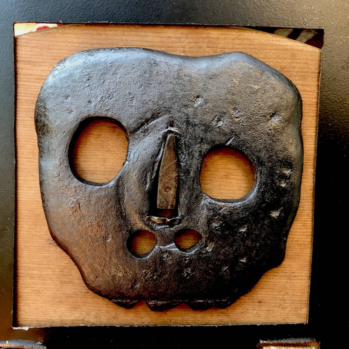 鉄地 透し鐔 ”晒レ頭”