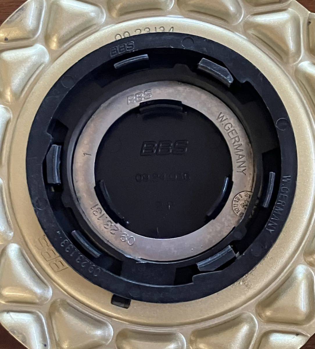 BBS RG センターキャップ ロック式 ゴールド 4枚セット ホイール BBS RG センターキャップ ロック式 ゴールド 4枚セット ホイール