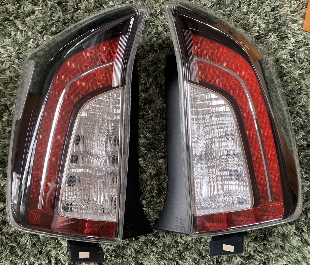 中古 トヨタ ZVW30 30系 プリウス G'S ジーズ 純正 テールランプ