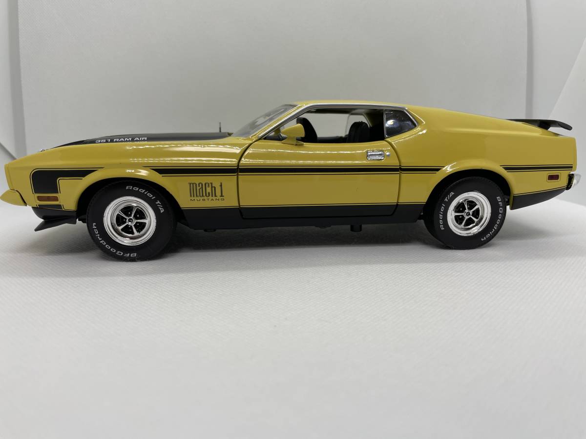 105-008 サンスター 1⁄18 フォード マスタング 1971 Mach1 1⁄18