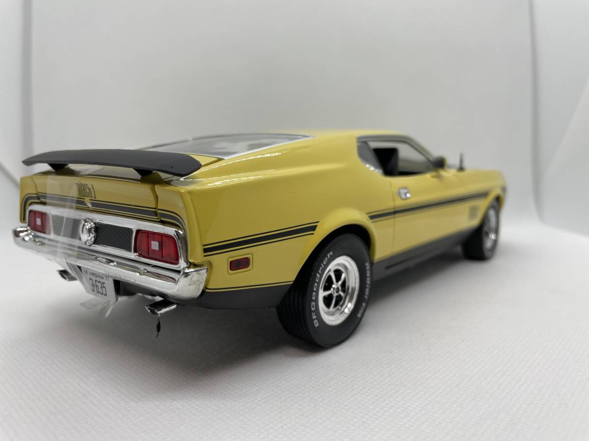 105-008 サンスター 1⁄18 フォード マスタング 1971 Mach1 1⁄18