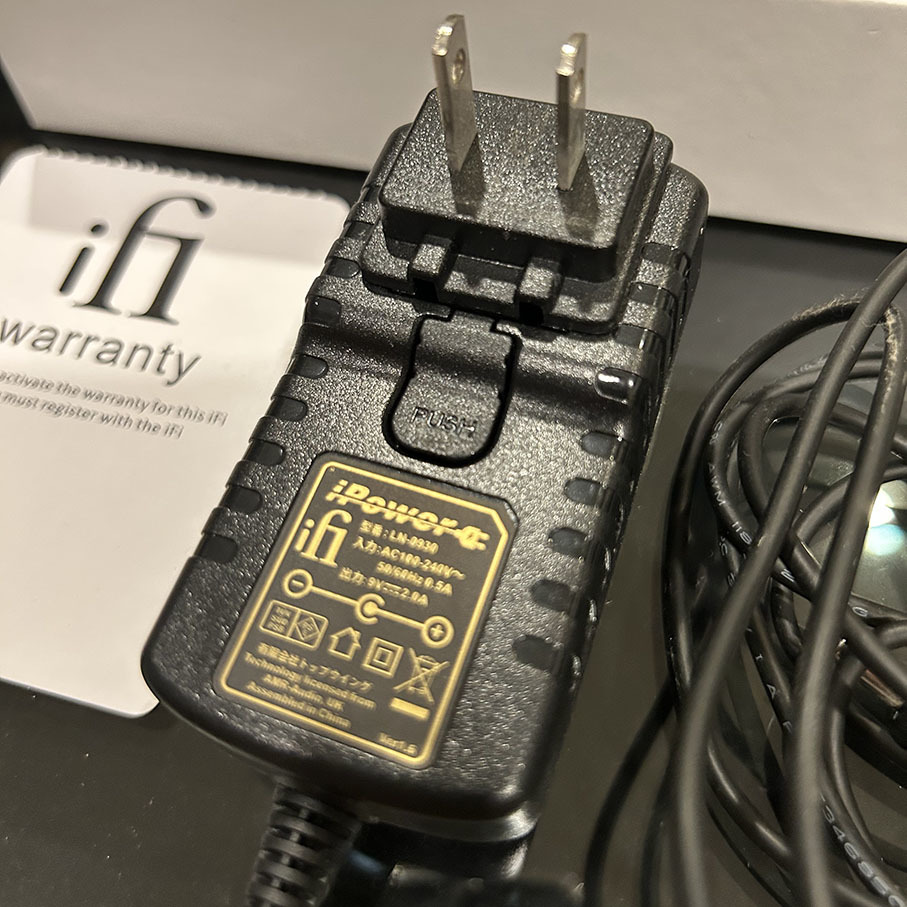 □ iFi audio iPower 9V/2.0A ノイズキャンセリングACアダプター