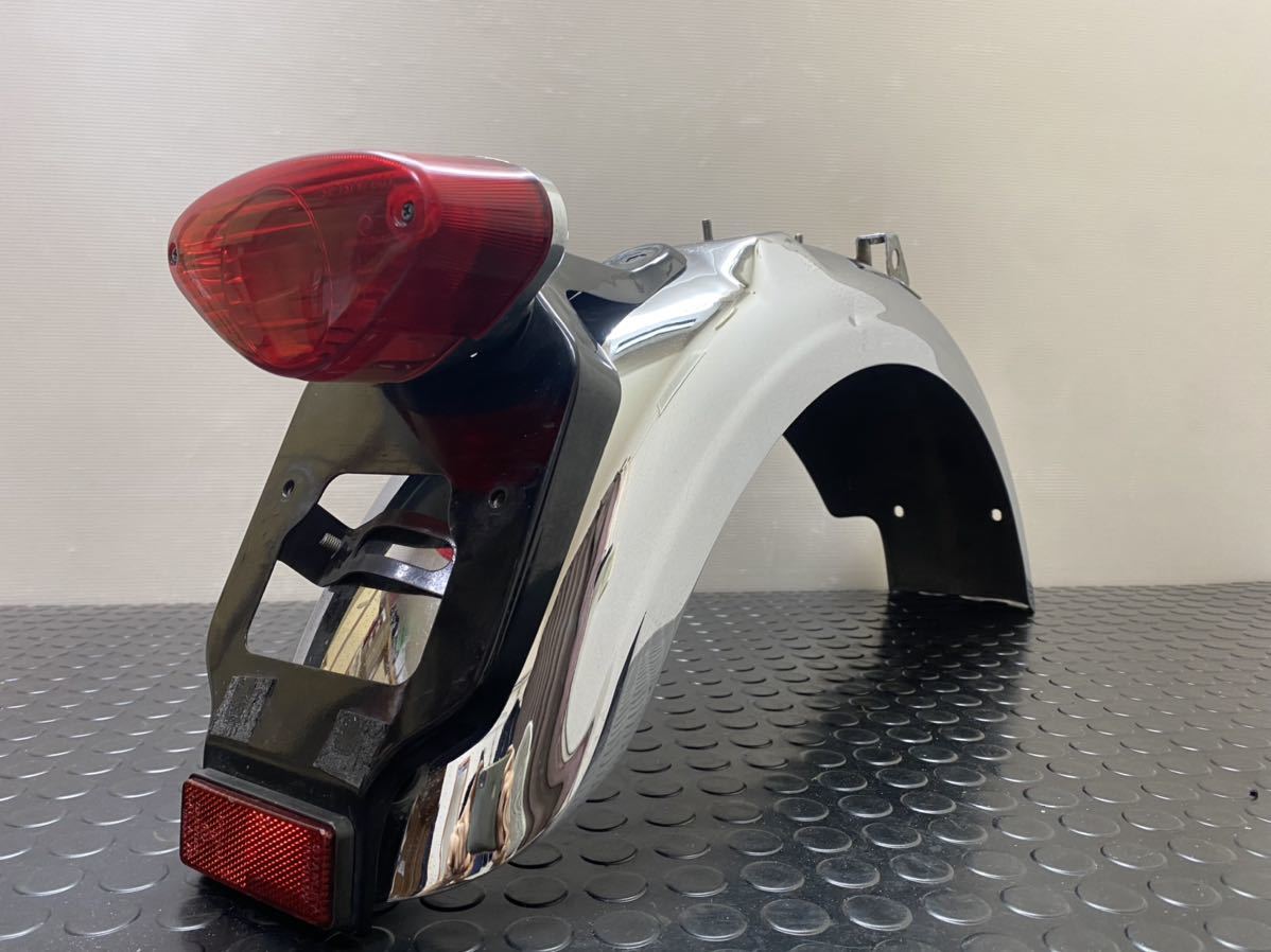 W650 KAWASAKI 純正 リアフェンダー テールランプ LED球 点灯 W650 KAWASAKI 純正 リアフェンダー テールランプ LED球 点灯