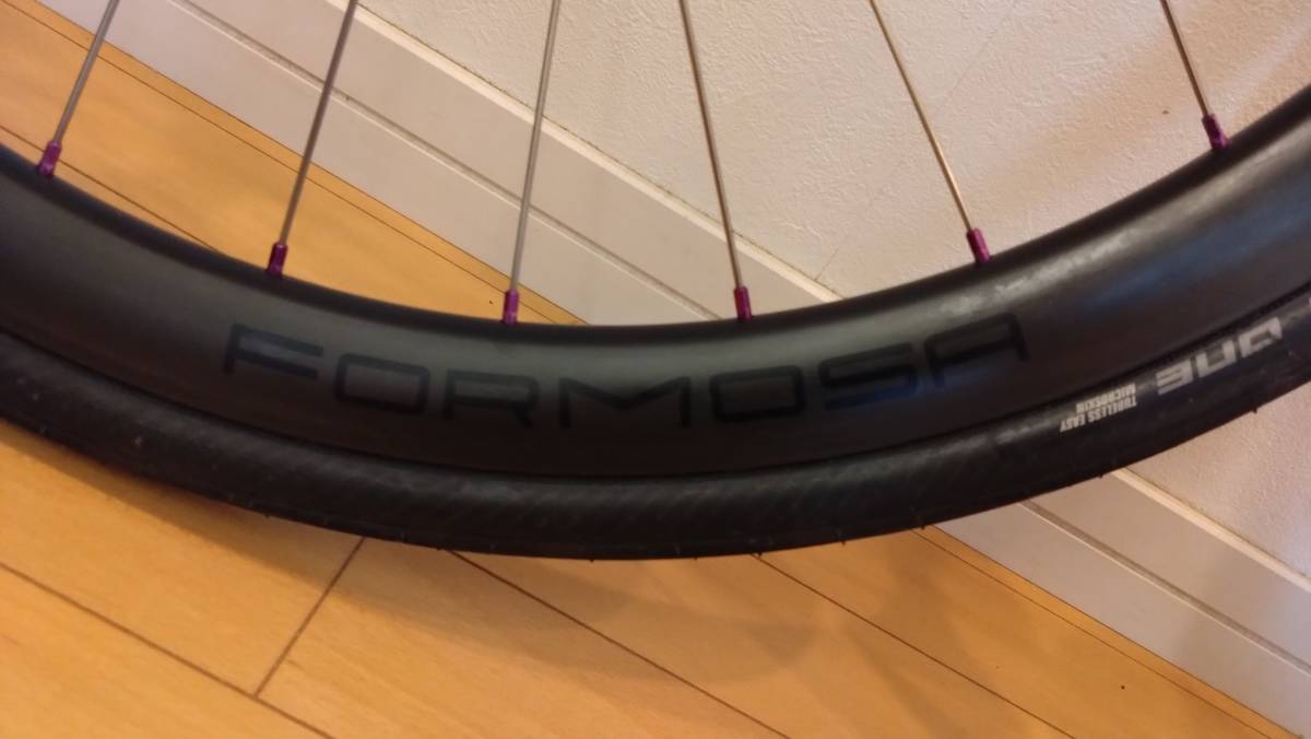 中古 FORMOSA カーボンリム ディスクブレーキ ホイール SCHWALBE PRO ONE チューブレスレディタイヤ 前後_3