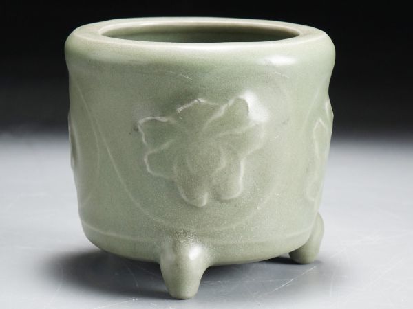 中国古美術 宋時代青磁香炉 龍泉窯三足香炉W66-0 中国古美術 宋時代