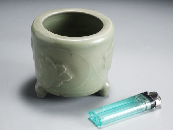 中国古美術 宋時代青磁香炉 龍泉窯三足香炉W66-0 中国古美術 宋時代