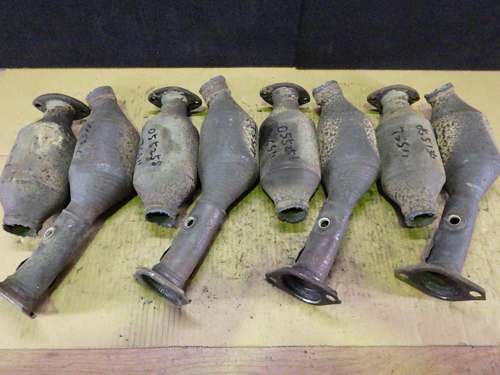 [石] トヨタ TSS11 コンフォート 刻印GK4/GH8 触媒4台分8個セット コア用 ■ ロジウム パラジウム ジャンク品 055136/5256/5258/5135 ■