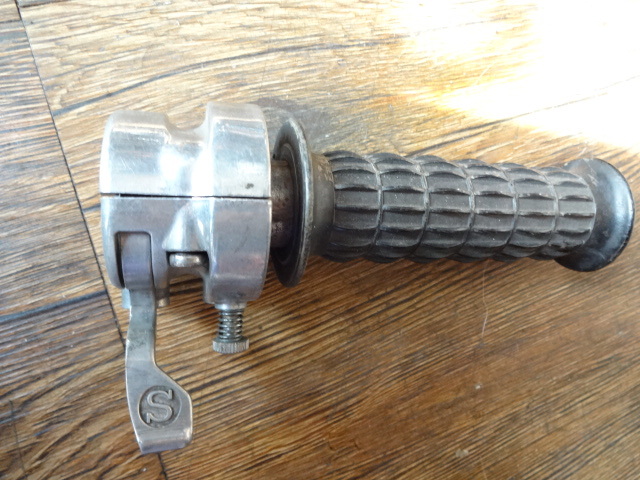 カワサキ純正 マッハ系750SS H2/ 500SS HIB/ アクセルホルダ－中古