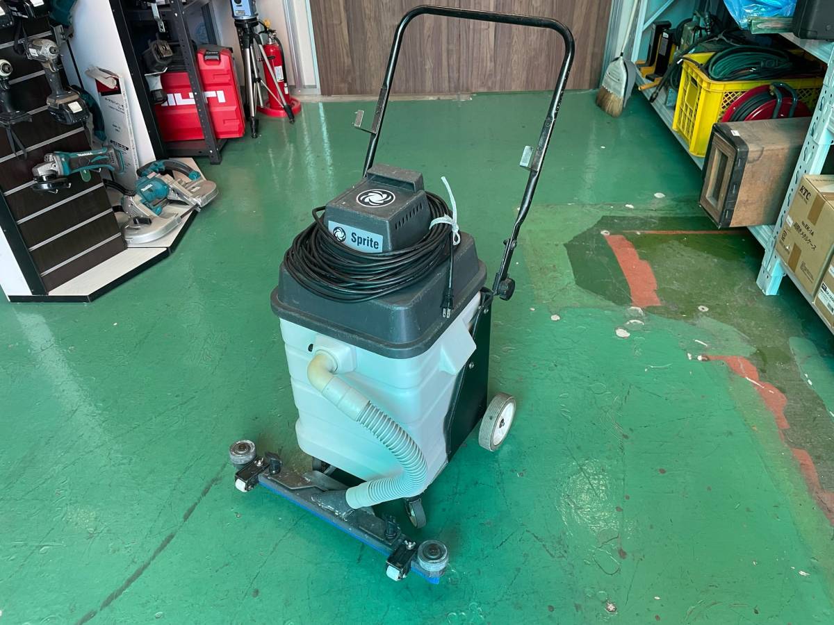 中古動作品】 ニルフィスク NILFISK ウェットバキュームクリーナー 