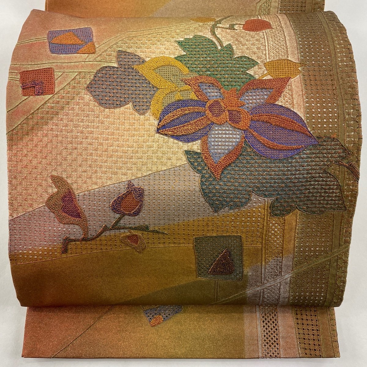 袋帯 美品 秀品 草花 幾何学模様 刺繍 金彩 山吹茶色 お太鼓柄 正絹 