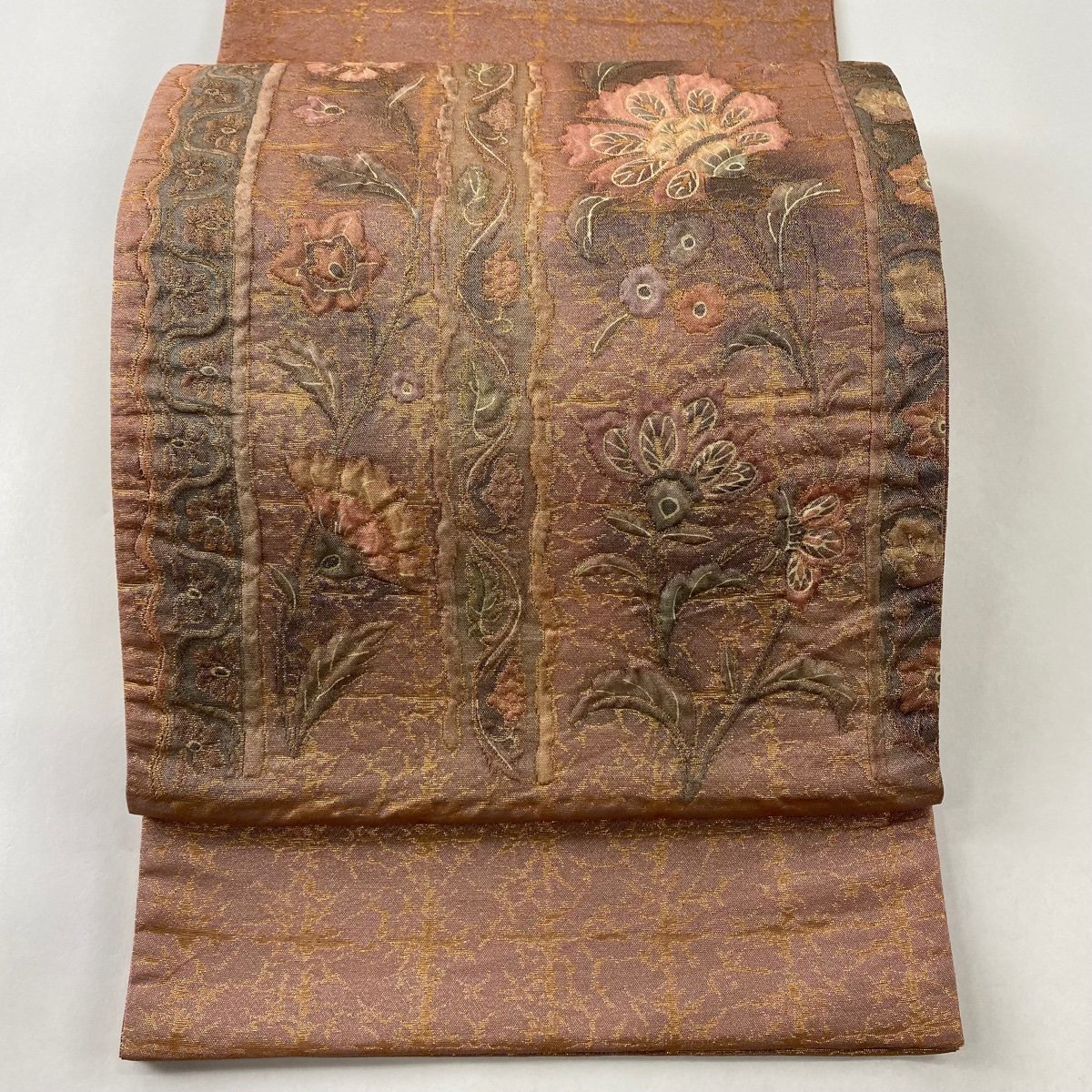 袋帯 美品 秀品 落款 草花 箔 ピンク お太鼓柄 正絹 【中古】