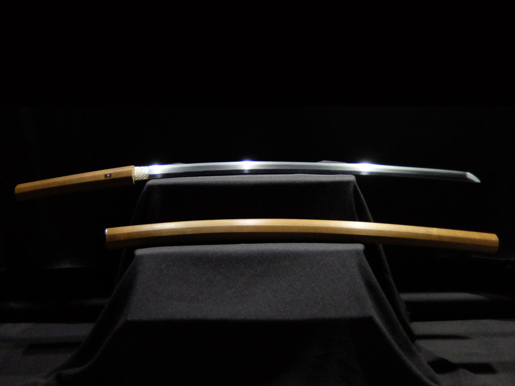 新刀最上作 肥前の巨匠 五字銘「肥前国忠吉」 美しい小糠肌 小沸付く素晴らしい刃文 新刀で一番美しいとされる見事な太刀姿