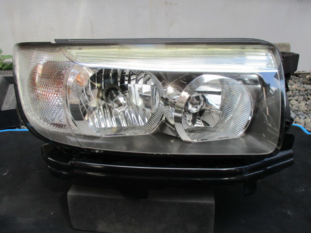 フォレスター SG5 SG9 後期 純正 ヘッドライト 右 HID バラスト付き ICHIKOH 1761 インナーグレー キズあり