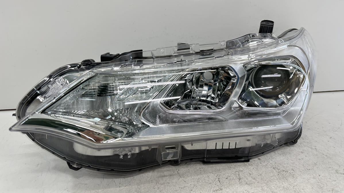 車 カローラNRE161 左ヘッドライト ハロゲン