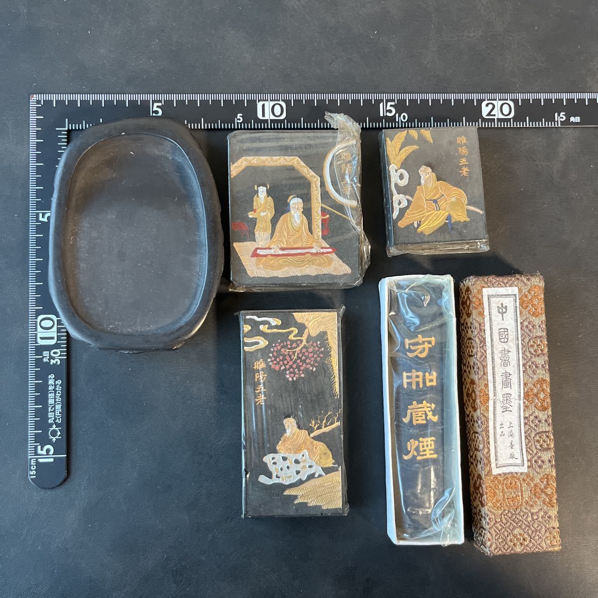 呉竹精昇堂 千寿墨 墨匠 港竹仙造 No.87 「郷澤」15型 方形平型 玉蘭図