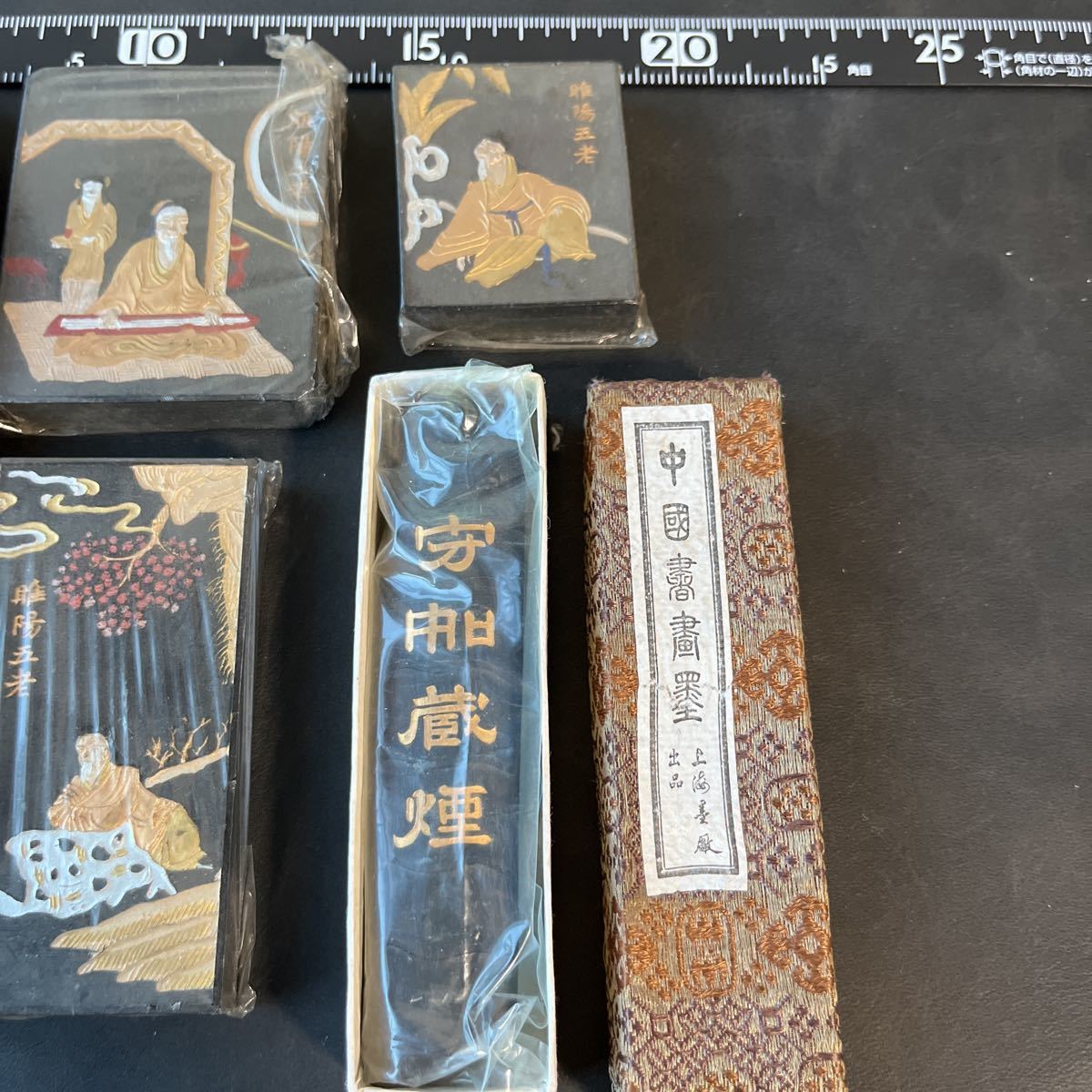 呉竹精昇堂 千寿墨 墨匠 港竹仙造 No.87 「郷澤」15型 方形平型 玉蘭図