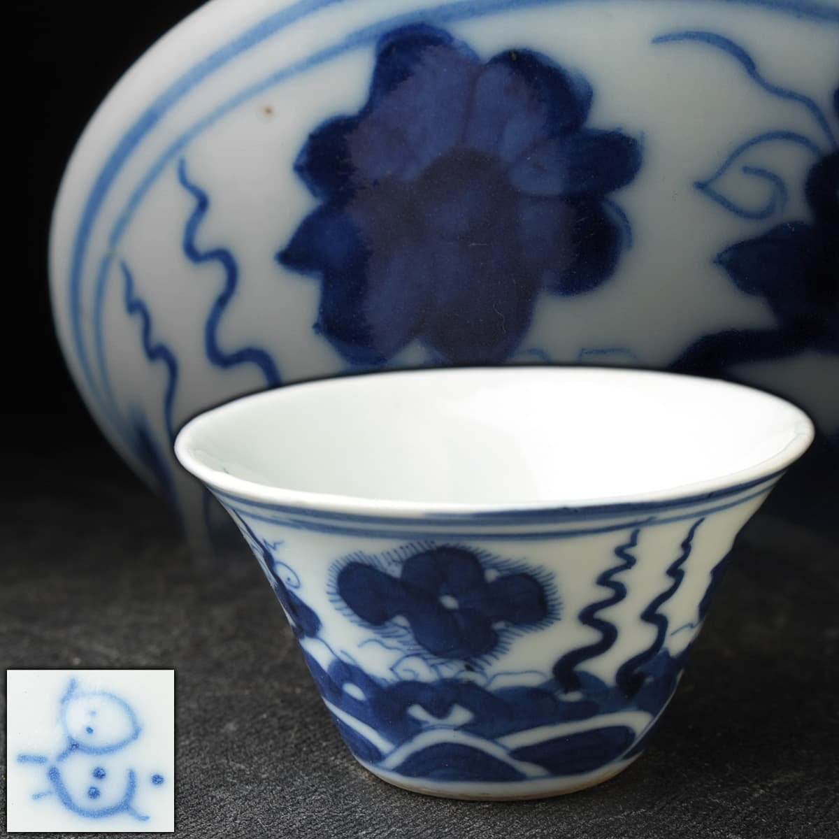 故宫博物院 五彩十二月花卉纹杯- C0100清「若深珍藏」款青花漁釣圖杯 