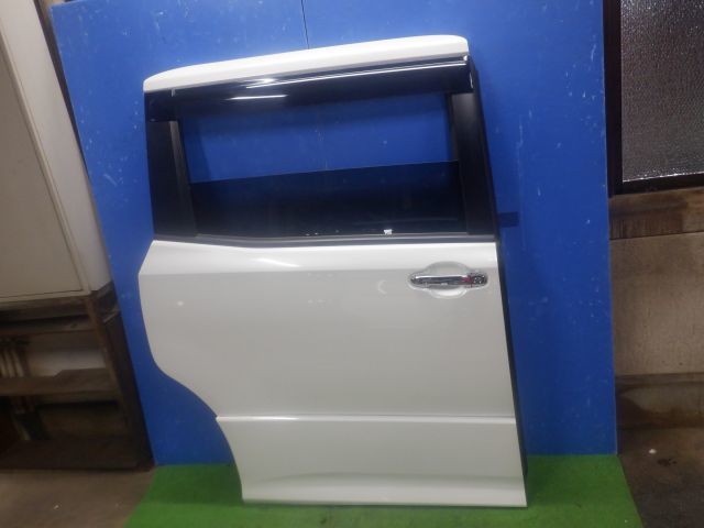 【新作入荷，正規品】 ノア ZRR80W Si W&times;B2 後期 リア右ドア 070 67003-28660(サイド)｜売買されたオークション情報、yahooの商品情報をアーカイブ公開 - オークファン トヨタ用