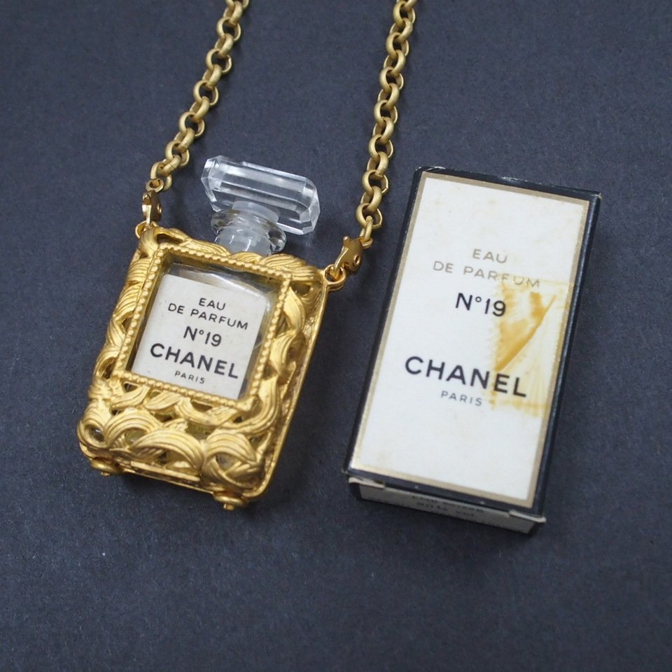 m002 H5 シャネル CHANEL NO.19 香水 ミニボトル ネックレス ゴールド 