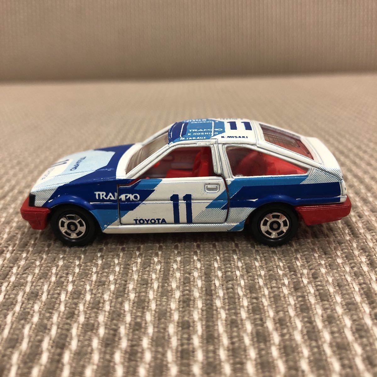トミカ黒箱78-4 トヨタカローラレビン3ドア グループAフェア トミカ黒箱