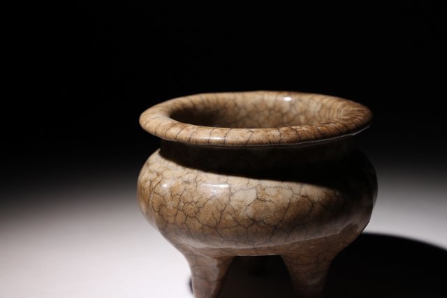 博物館展示品 来歴有 1238 南宋時代 哥窯三足香炉 幅約10cm (検)青磁