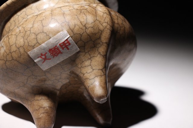 博物館展示品 来歴有 1238 南宋時代 哥窯三足香炉 幅約10cm (検)青磁