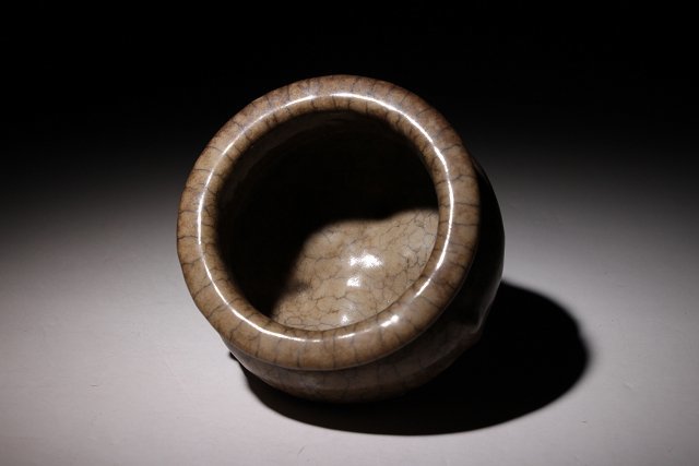 博物館展示品 来歴有 1238 南宋時代 哥窯三足香炉 幅約10cm (検)青磁