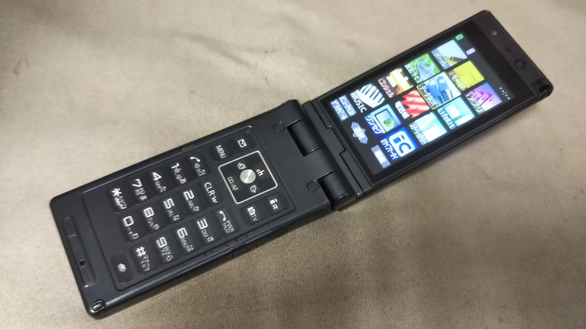 100%新品，安い】 DG4693 docomo FOMA P-01A Panasonic ガラケー 