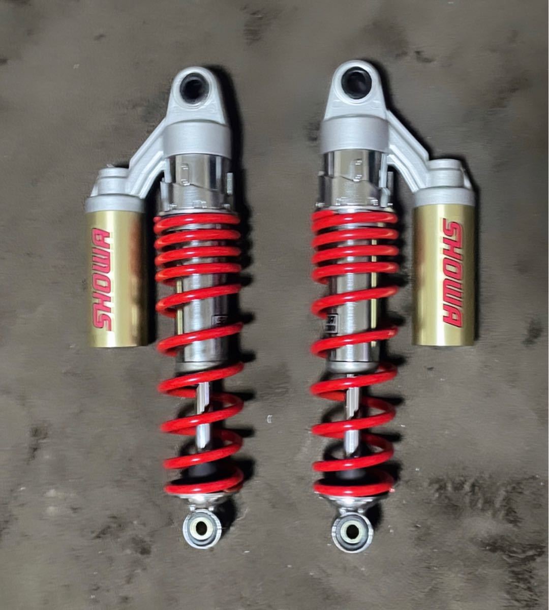 CB400SF Vtec2(NC39) SHOWA リアサスペンション リアショック (SPEC2