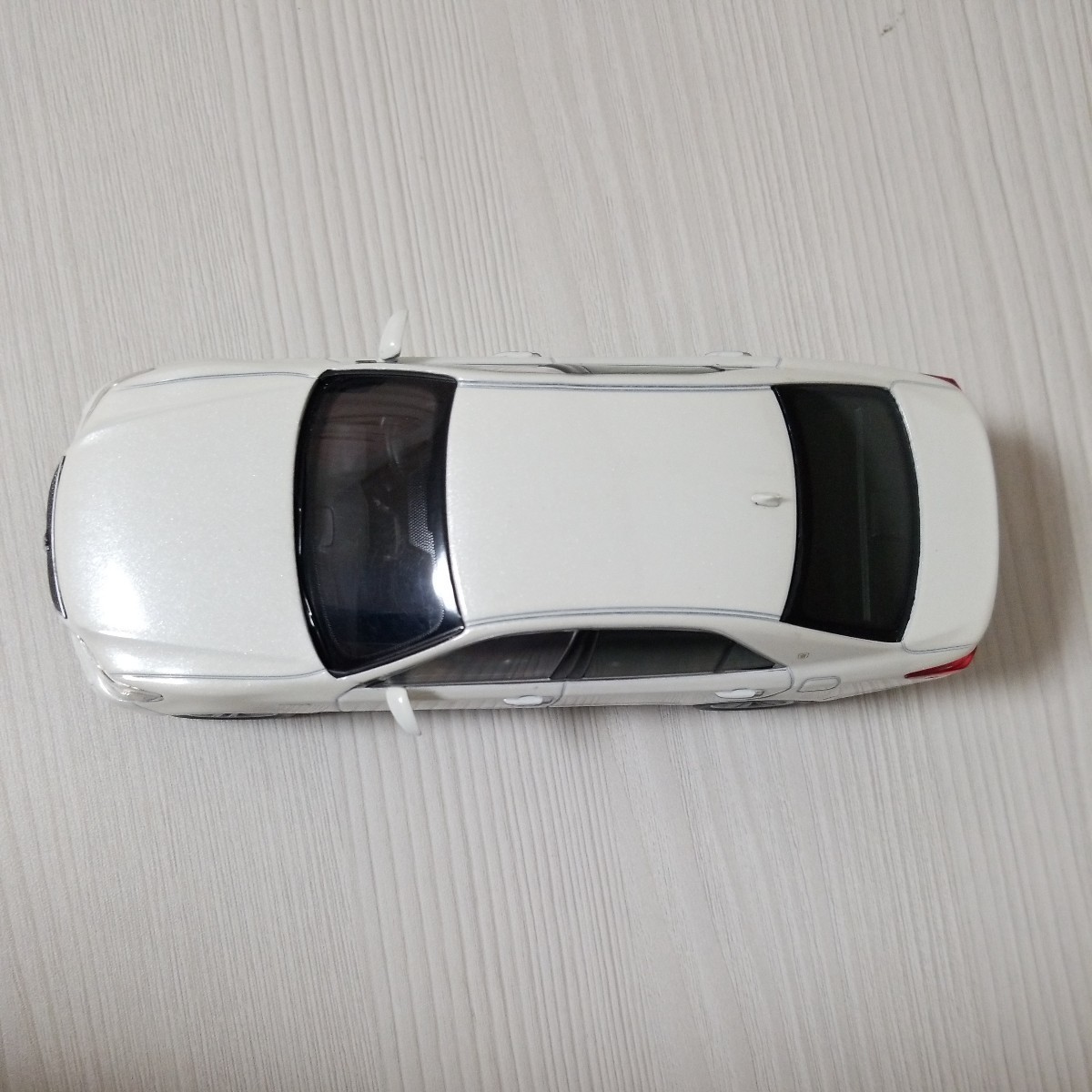 1/30 カラーサンプル トヨタ クラウン アスリート ホワイトパール