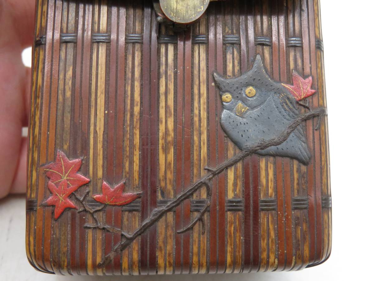 煙草ケース，煙管入り，煙管. 煙具，珊瑚，古董品，木雕，キセル入れ，民芸 K4473 喫煙具 珊瑚付 キセル入れ 煙草入れ 根付 革細工 提げ物 時代物