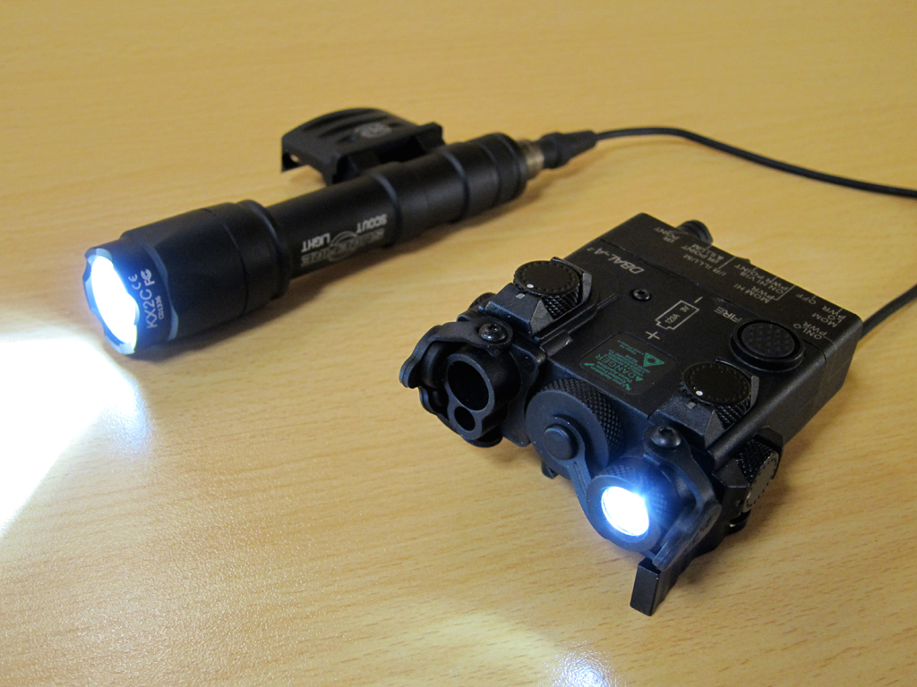 美品 SUREFIRE タイプ M600C スカウトライト PEQ-15 DBAL-A2 LEDライト