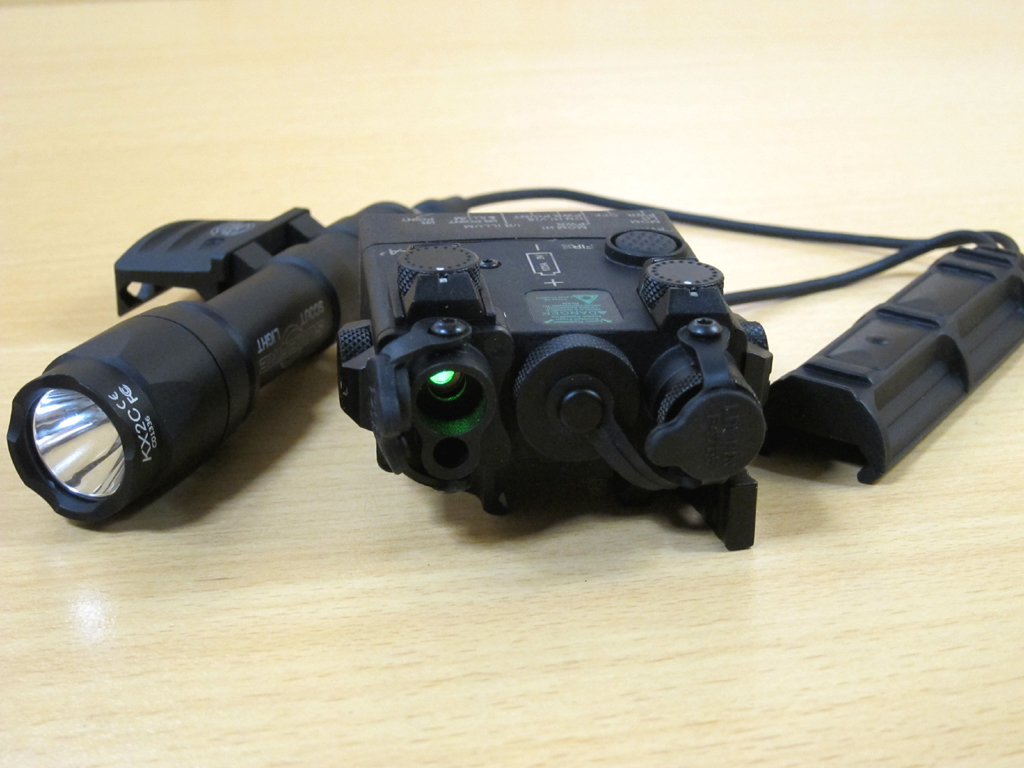 美品 SUREFIRE タイプ M600C スカウトライト PEQ-15 DBAL-A2 LEDライト