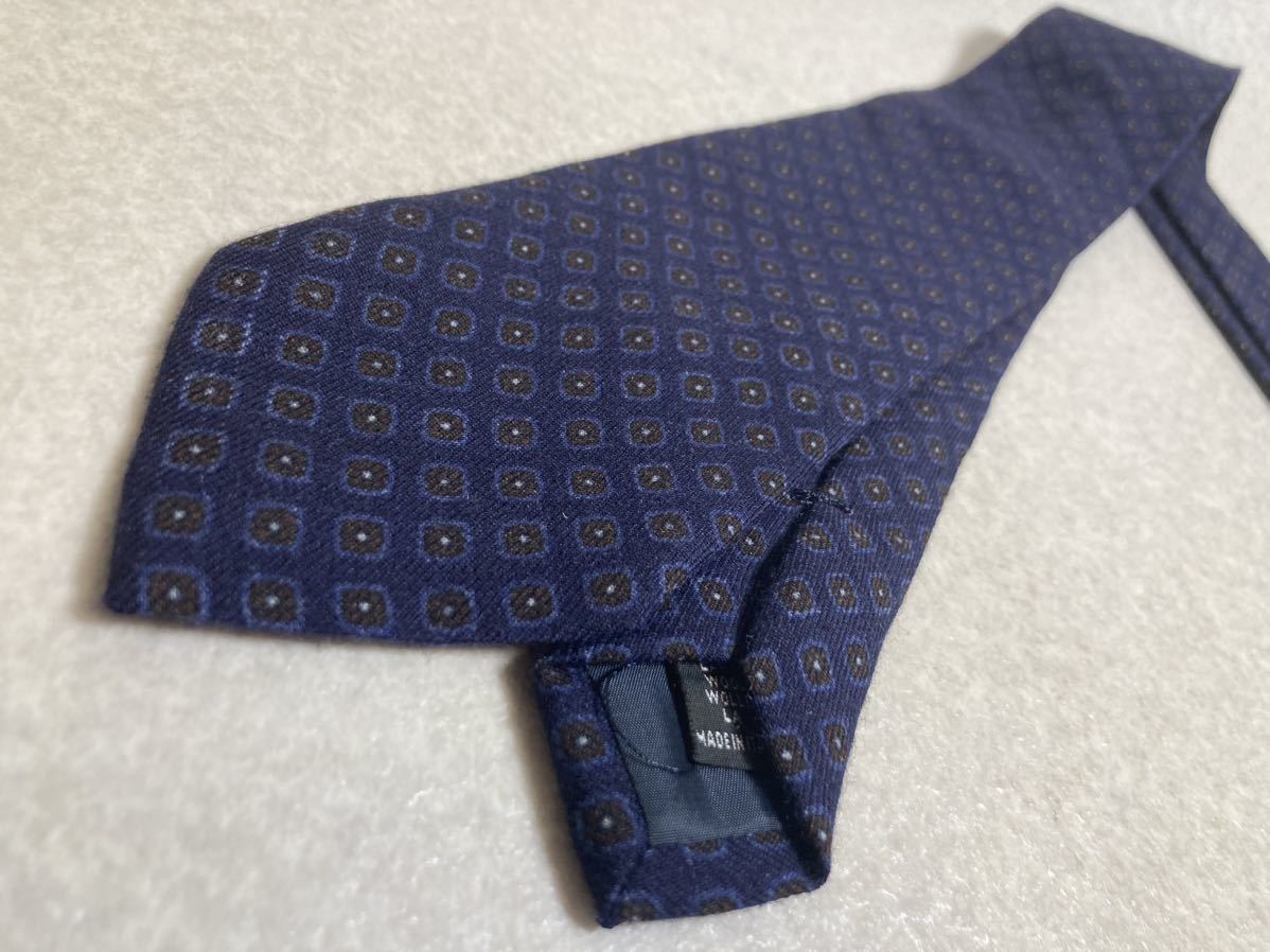 新品　アンドレアモリネッリ×麻布テーラー（伊）　ハンドメイドネクタイ　紺小紋　ウール１００％素材　定価１．２万円
