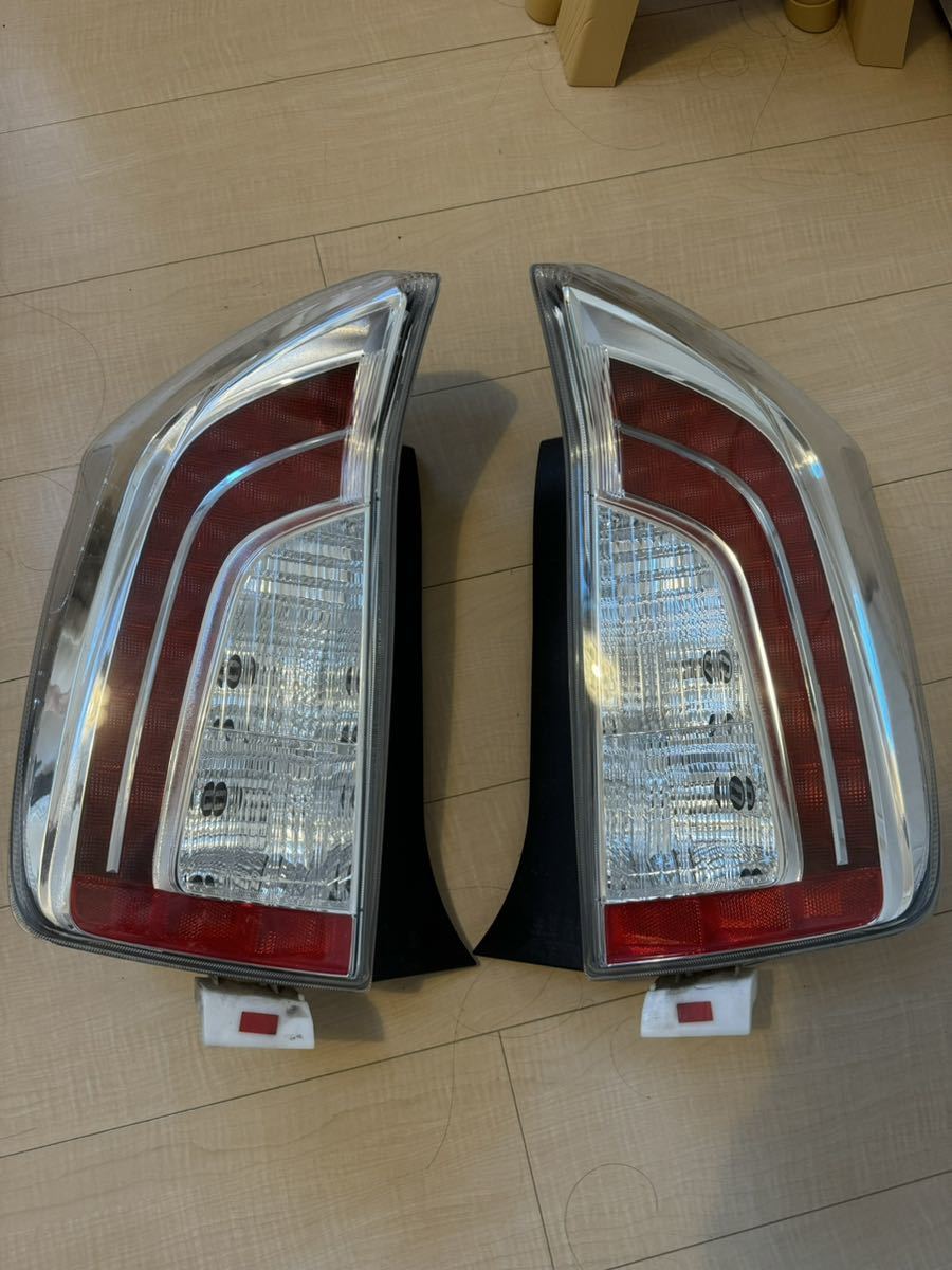 トヨタ純正 プリウス zvw30 後期 テールランプ