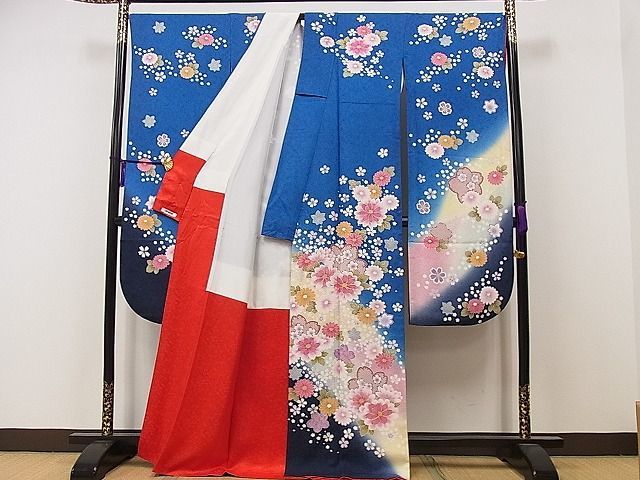 平和屋1□極上 振袖 駒刺繍 舞花文 暈し染め 金通し地
