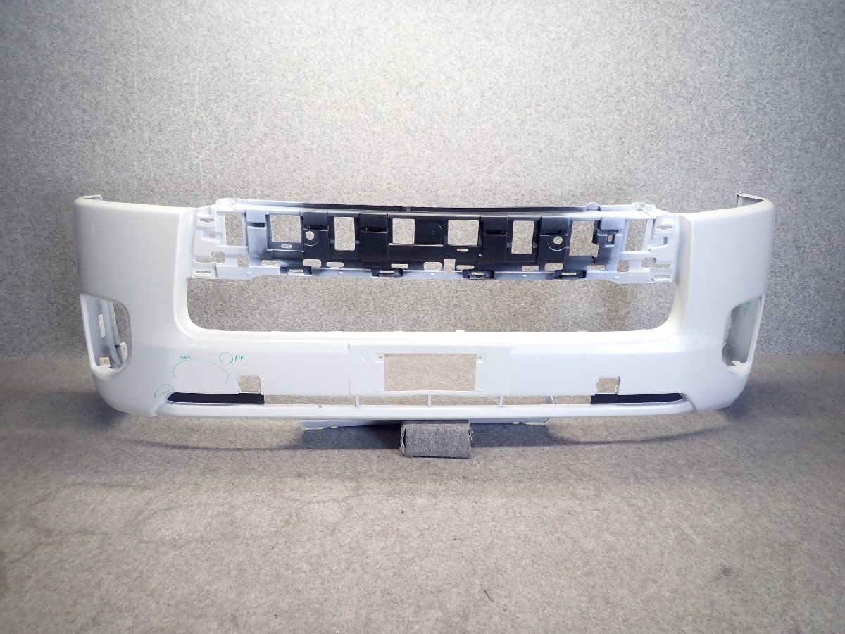 ハイエース　TRH200V　200系　後期　標準　純正　フロントバンパー　070　ホワイトパール　52119-26650　297432/D31-2