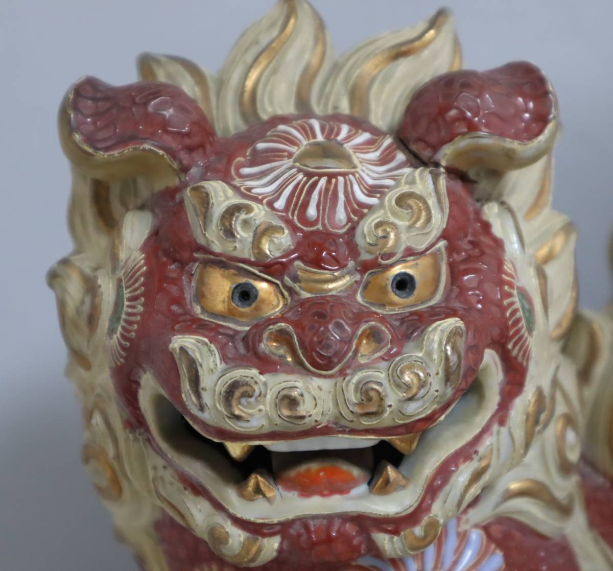 42九谷焼◆赤 獅子/シーサー/縁起物/毬/置物/オブジェ/狛犬/金彩/骨董品/インテリア/陶器製◆サイズ 約W21.5×H27×D22㎝_3