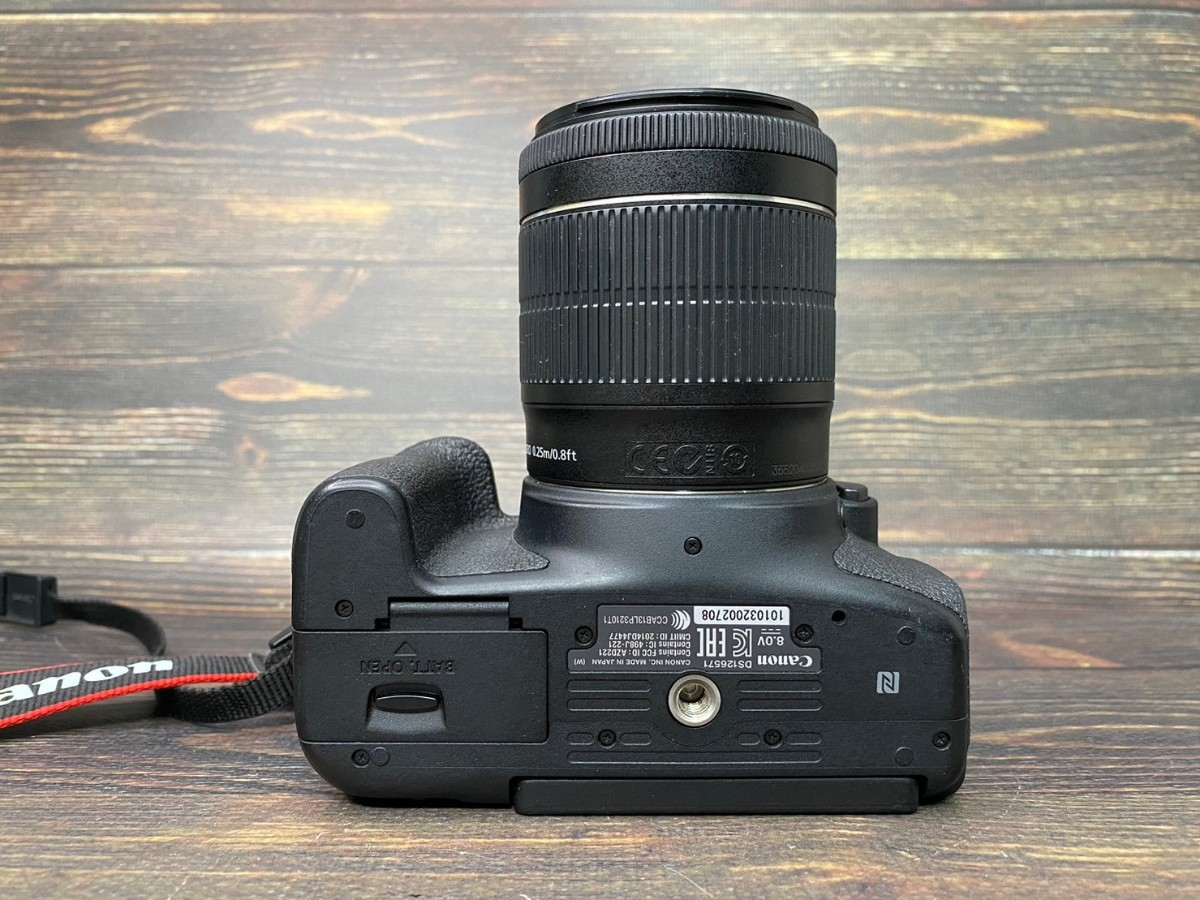 ■ ほぼ新品 ■ キャノン　Canon Kiss X8i レンズキット 元箱付 Canon キヤノン EOS Kiss X8i レンズキット デジタル一眼レフカメラ 元