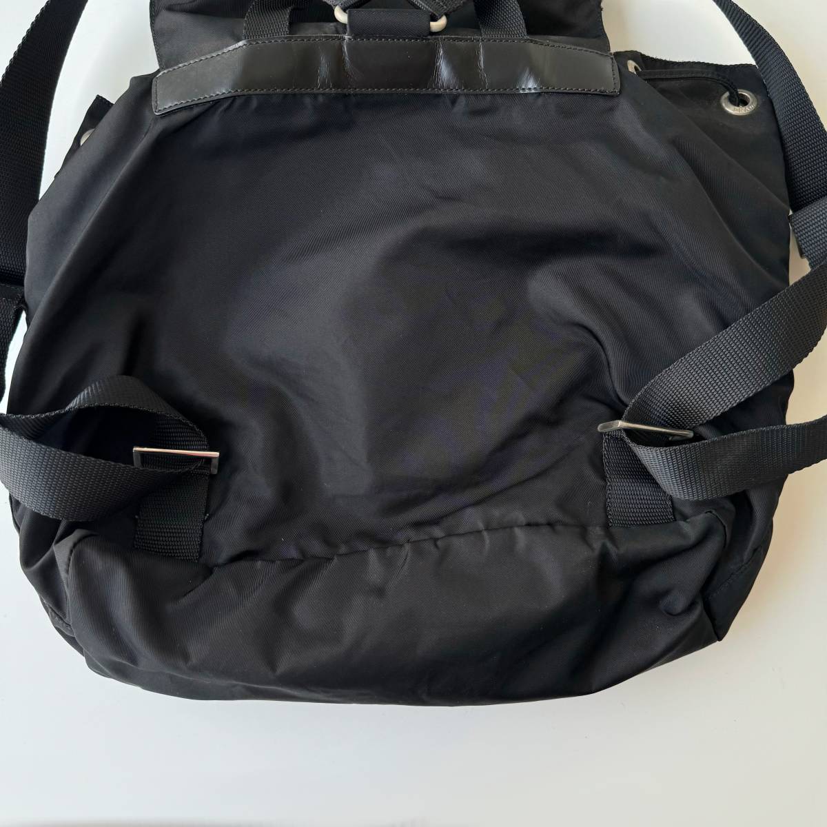 神102-657☆ プラダ PRADA 三角ロゴ リュック ナイロン ブラック 巾着