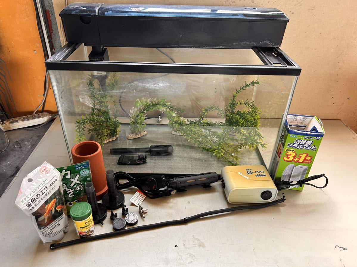 水槽中古　(アクセサリー、フィルター　オマケ）　60リットルぐらい) 