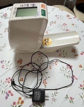 テルモ自動電子血圧計　アームインプラス血圧計　ES-P2000B　【管理医療機器】【中古品】【送料無料】