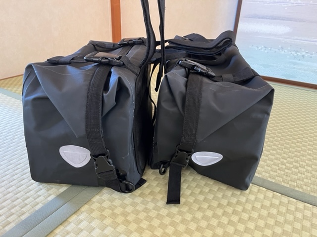 バイク 50L大容量 ツーリングバッグ サイドバッグ 上質 防水防塵リュックサック バッグ 左右セット ブラック　送料無料 楽天市場】バイク 50L大容量 ツーリングバッグ サイドバッグ 上質 防水防塵 リュックサック バッグ 左右セット 黒 送料無料 : Flying  Fish バイク用 サイドバッグ ツーリングバッグ ヘルメットバッグ ABS樹脂 大容量 3色 (グレー)