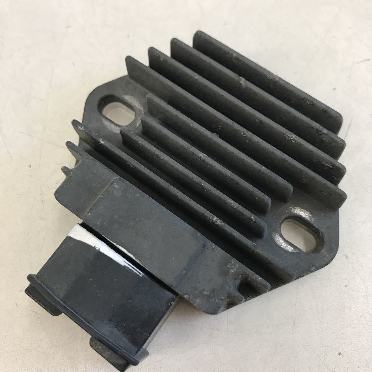 2-13701☆ホンダ 純正 レギュレーター 31600-KFG-861☆ホーネット250 中古品