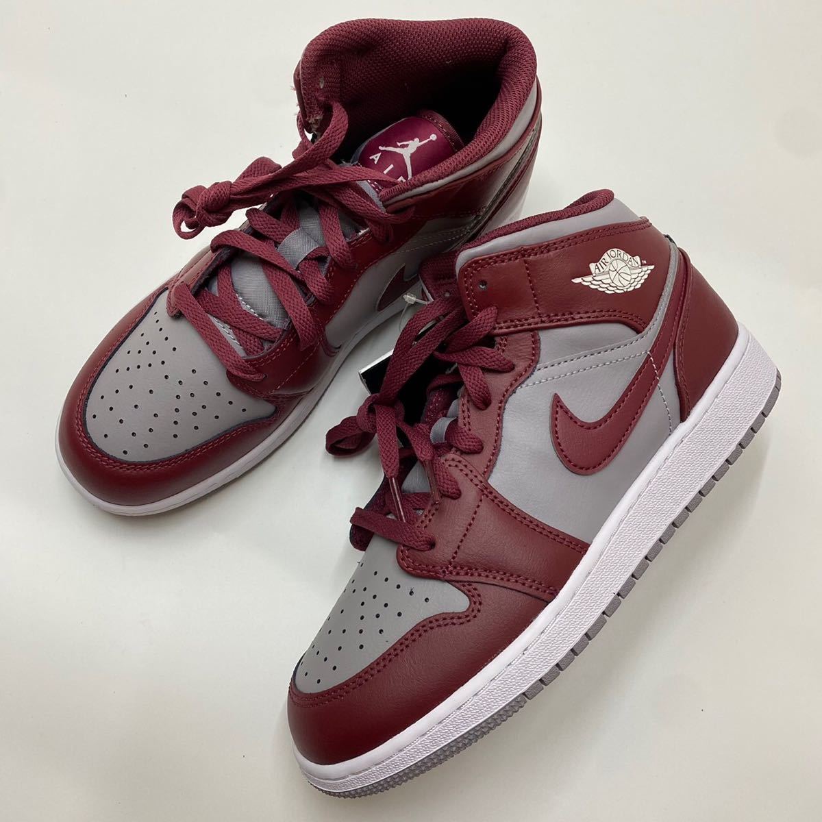 NIKEナイキ　ジョーダン1 MID GS 箱なし　DQ8423-615 チェリーウッドレッド/グレー　24.5cm.