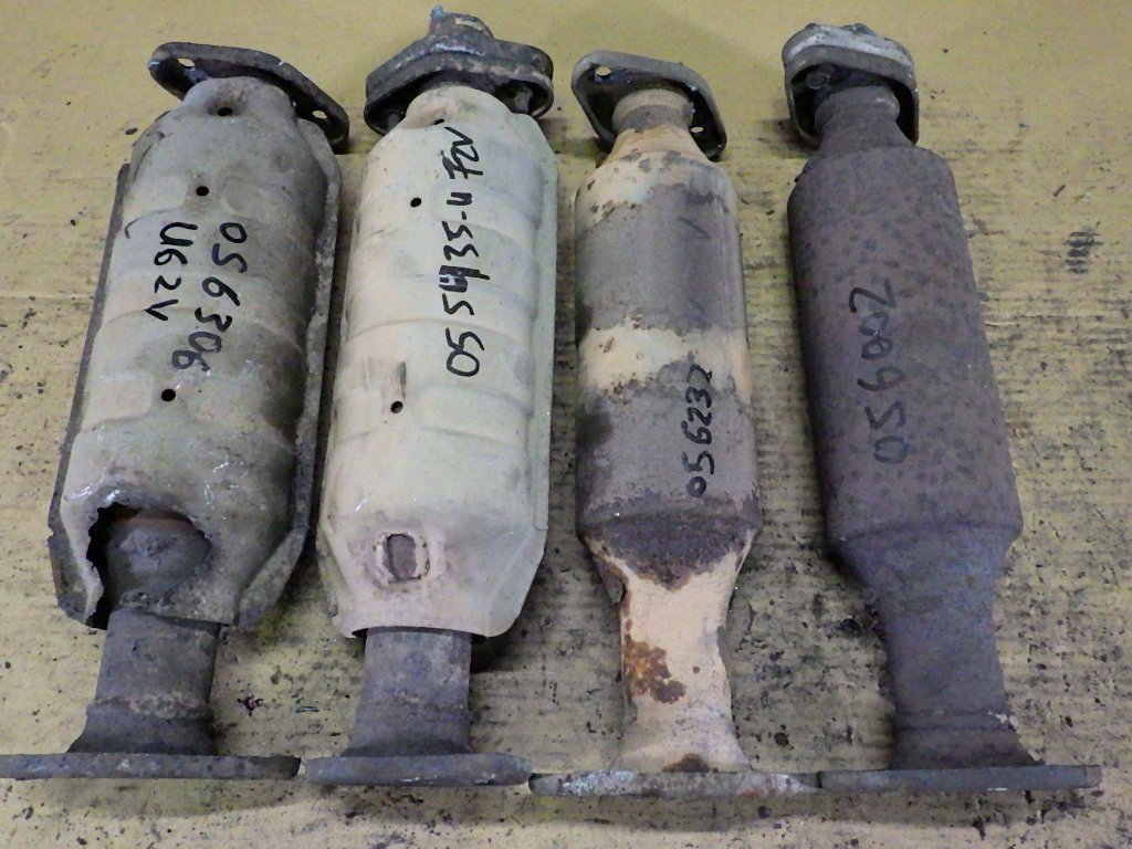 [石] ミツビシ 3G83 触媒4個セット U62/U72 棚落ち無 コア用 ■ ロジウム パラジウム ジャンク品 056002/6232/5935/6306 ■ - Yahoo!オークション 「三菱ミニキャブ」(触媒、エキマニ 「三菱 -ミニキャブ(触媒、エキマニ ミニキャブ(触媒