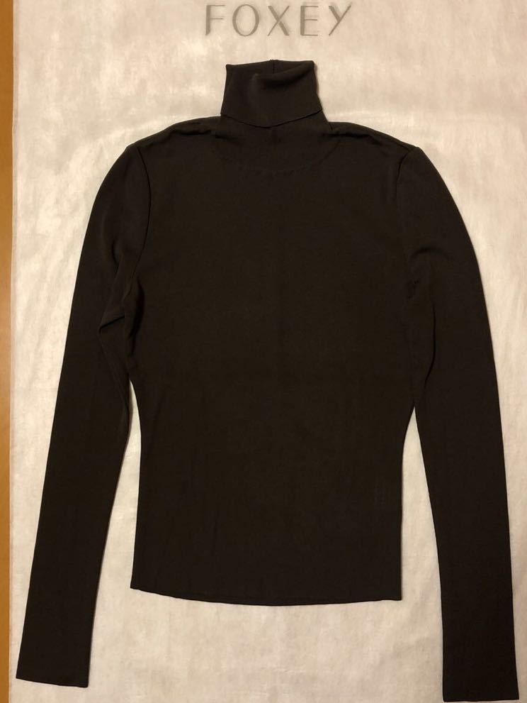 フォクシー　茶色　タートルセーター