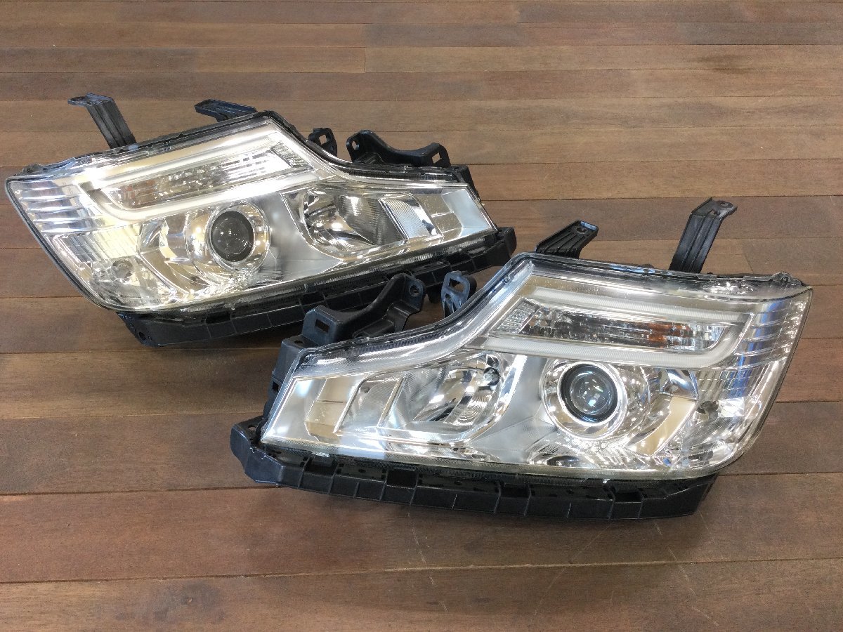 日産スカイラインRS D30後期 テールランプ 鉄仮面 旧車 未使用品 左右
